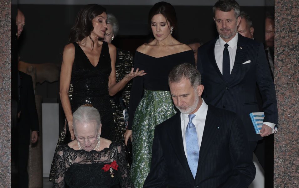 Margarita de Dinamarca y el Rey Felipe VI seguidos de la Reina Letizia y Federico y Mary de Dinamarca en la Gliptoteca de Copenhague