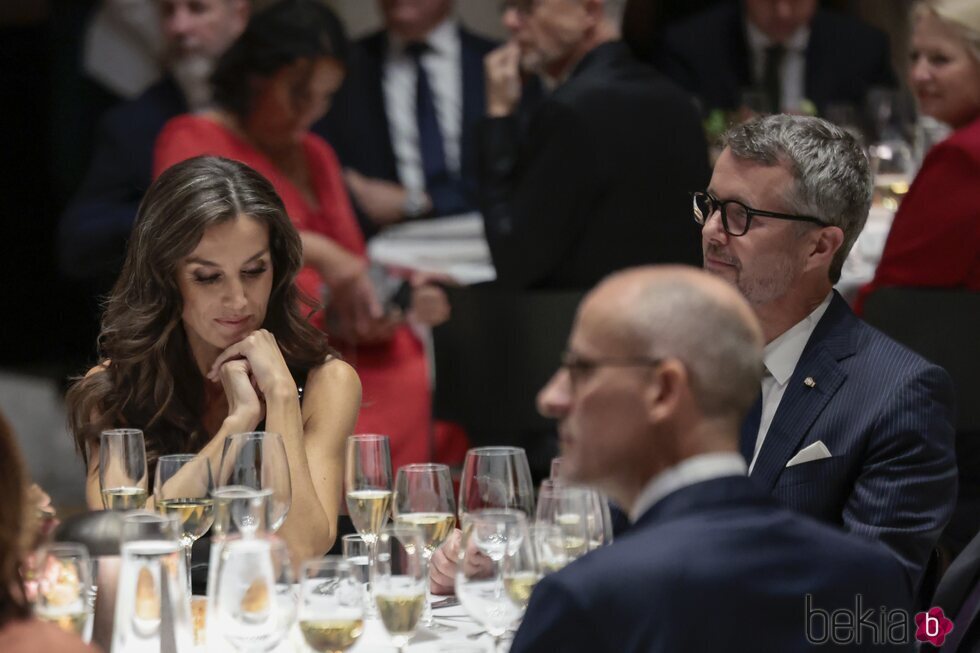 La Reina Letizia y Federico de Dinamarca en una cena en la Gliptoteca de Copenhague