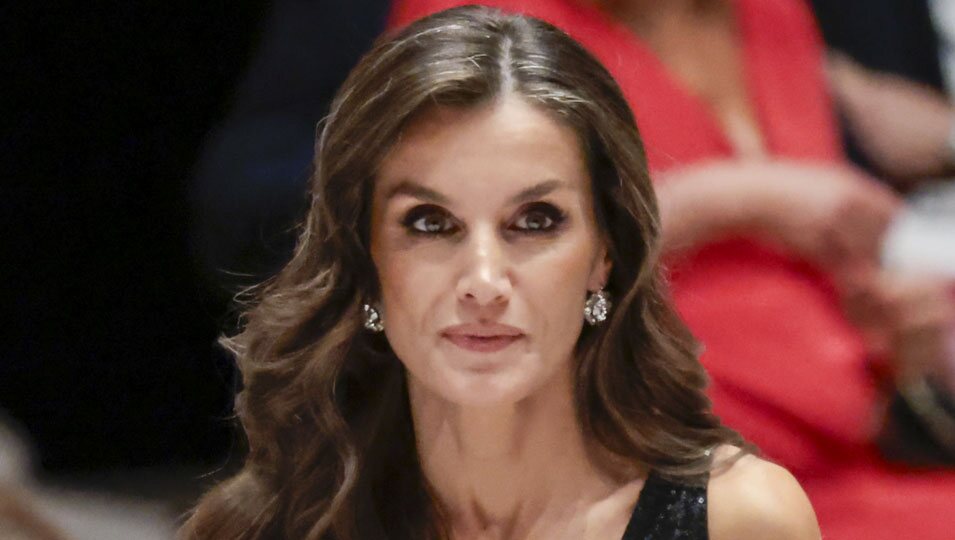 La Reina Letizia con los pendientes de chatones en una cena en la Gliptoteca de Copenhague