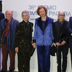 Antonio López, Irene de Grecia, la Reina Sofía y Margarita de Bulgaria en el Premio BMW de Pintura y concierto a beneficio de Mundo en Armonía