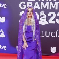 Lola Índigo en la alfombra roja de los Grammy Latinos 2023