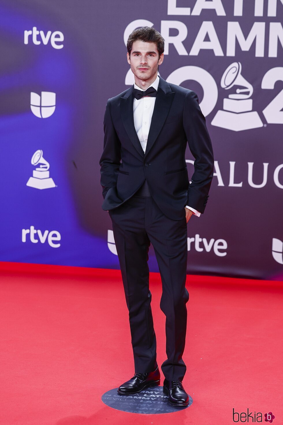 Álvaro Mel en la alfombra roja de los Grammy Latinos 2023