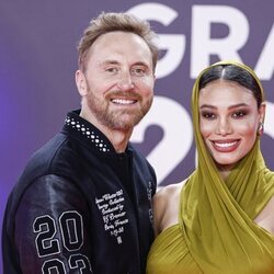 David Guetta y Jessica Ledon en la alfombra roja de los Grammy Latinos 2023