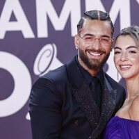 Maluma y Susana Gómez en la alfombra roja de los Grammy Latinos 2023