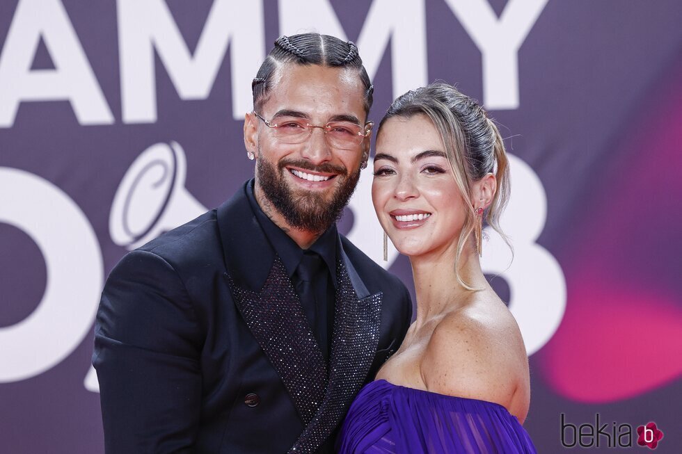 Maluma y Susana Gómez en la alfombra roja de los Grammy Latinos 2023