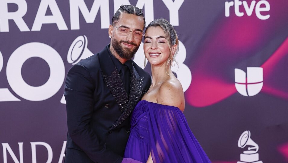 Maluma y Susana Gómez, felices en la alfombra roja de los Grammy Latinos 2023