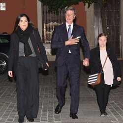 Cayetano Martínez de Irujo, Bárbara Mirjan y Margaret en la misa funeral por el noveno aniversario de la muerte de su madre