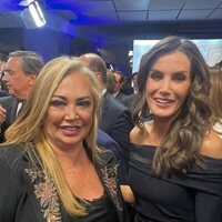 Belén Esteban con la Reina Letizia en el aniversario de La Razón