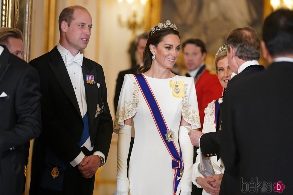 El Príncipe Guillermo y Kate Middleton en una cena de gala