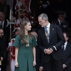 El Rey Felipe y la Princesa Leonor hablando en la Apertura de la XV Legislatura