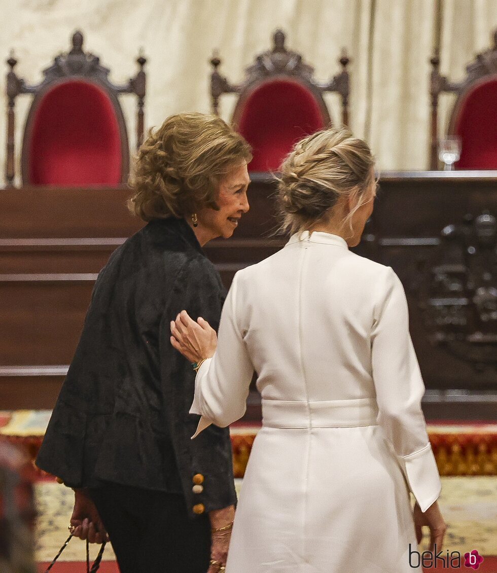 El gesto cariñoso de Yolanda Díaz con la Reina Sofía en la entrega del Premio de Poesía Iberoamericana