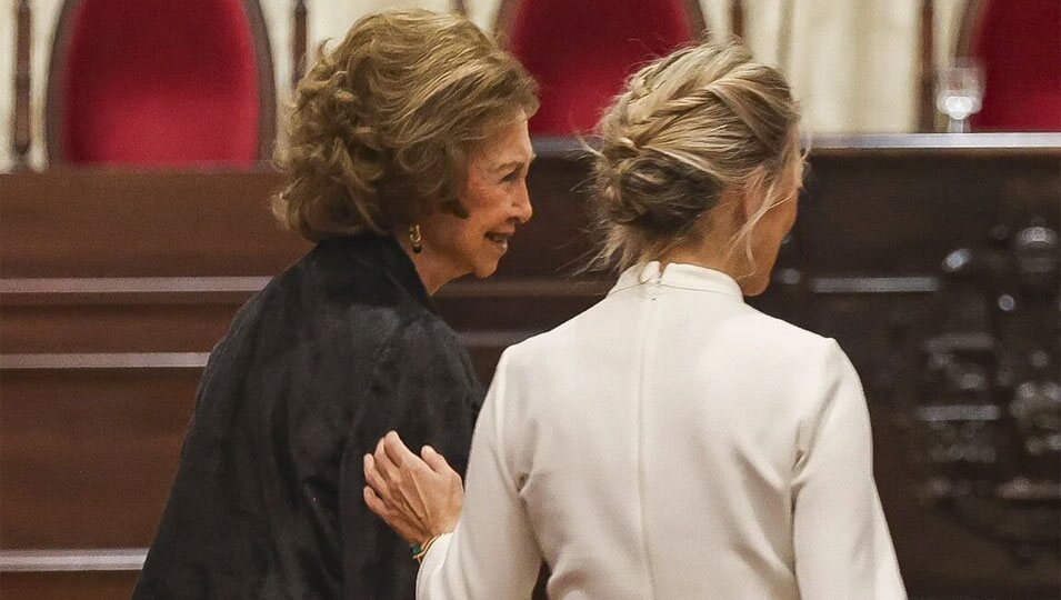 El gesto cariñoso de Yolanda Díaz con la Reina Sofía en la entrega del Premio de Poesía Iberoamericana