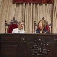 Yolanda Díaz, la Reina Sofía y el rector de la Universidad de Salamanca en la entrega del Premio Reina Sofía de Poesía Iberoamericana