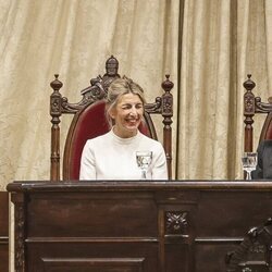 La Reina Sofía y Yolanda Díaz, muy sonrientes en la entrega del Premio Reina Sofía de Poesía Iberoamericana