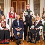 La Familia Real Noruega y la madre de Mette-Marit de Noruega en el 18 cumpleaños de Sverre Magnus de Noruega