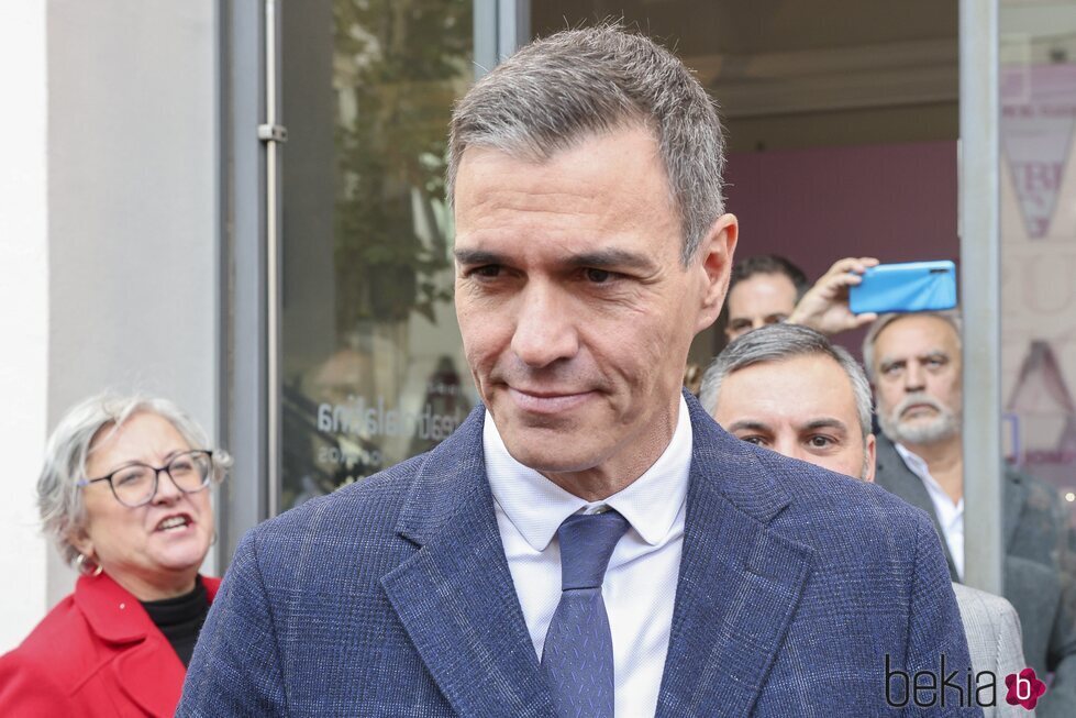 Pedro Sánchez saliendo de la capilla ardiente de Concha Velasco