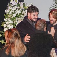 Los hijos de Concha Velasco con José Manuel Parada en la capilla ardiente de la artista