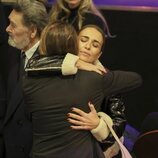 Paula Echevarría se abraza a Manuel Velasco en la capilla ardiente de Concha Velasco