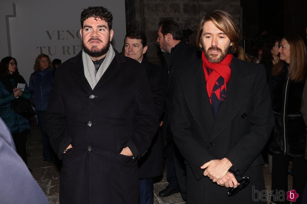 Paco y Manuel Velasco en el funeral de Concha Velasco en Valladolid