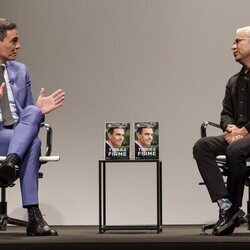 Pedro Sánchez y Jorge Javier Vázquez en la presentación del libro del Presidente del Gobierno