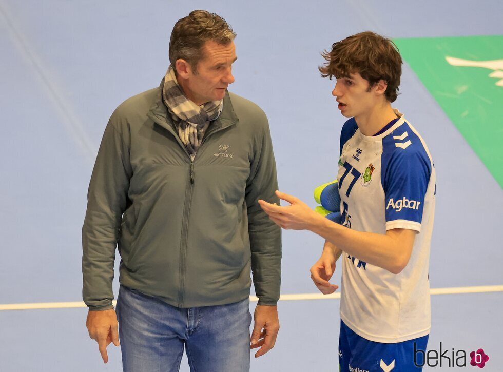 Iñaki Urdangarin y Pablo Urdangarin en un partido de balonmano en Irun