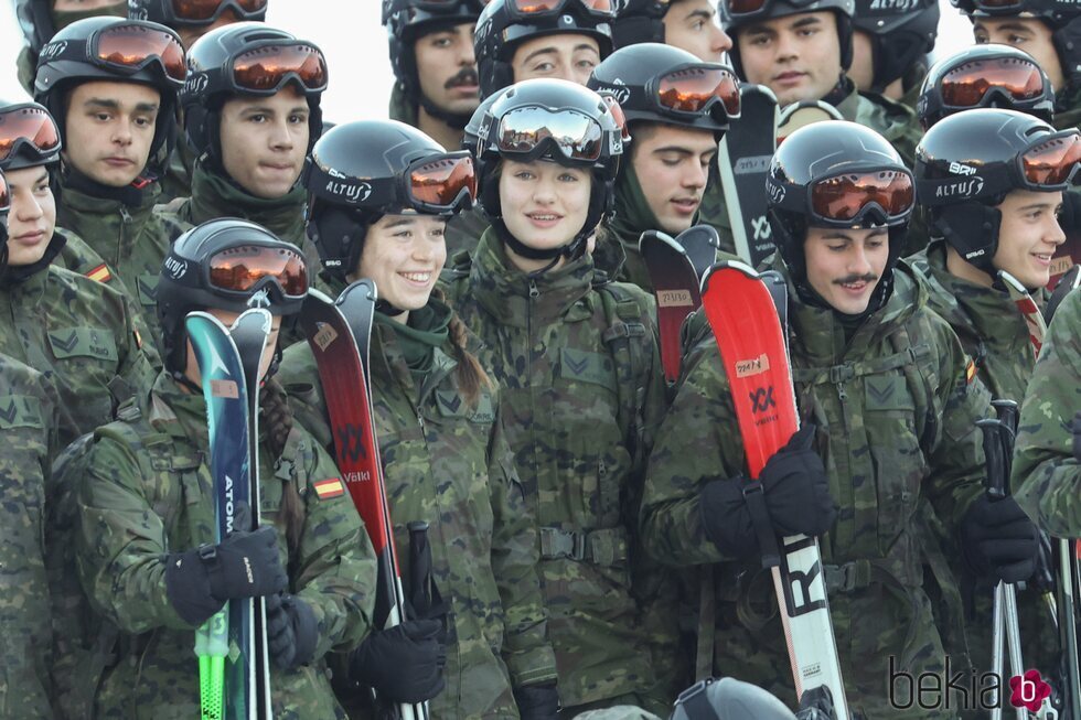 La Princesa Leonor con sus compañeros de la Academia General Militar en Astún