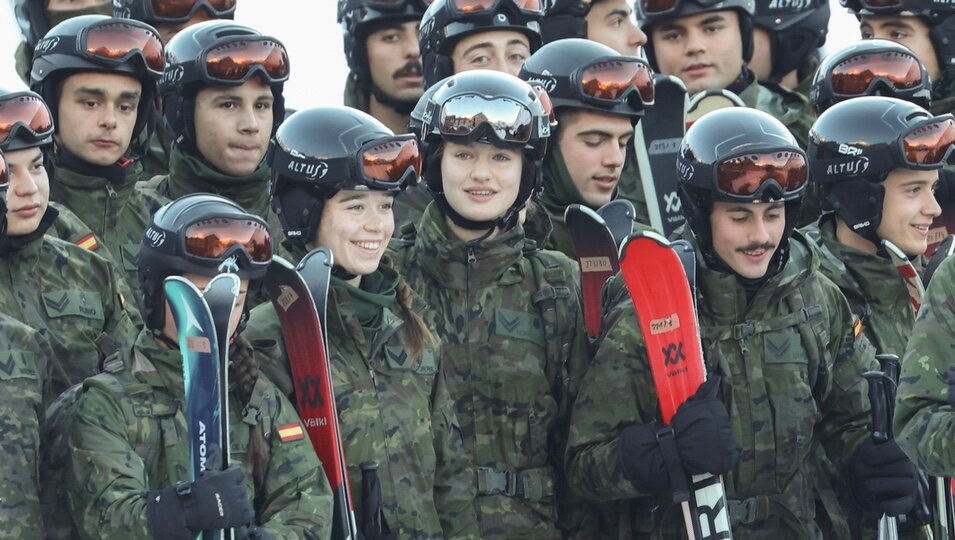 La Princesa Leonor con sus compañeros de la Academia General Militar en Astún