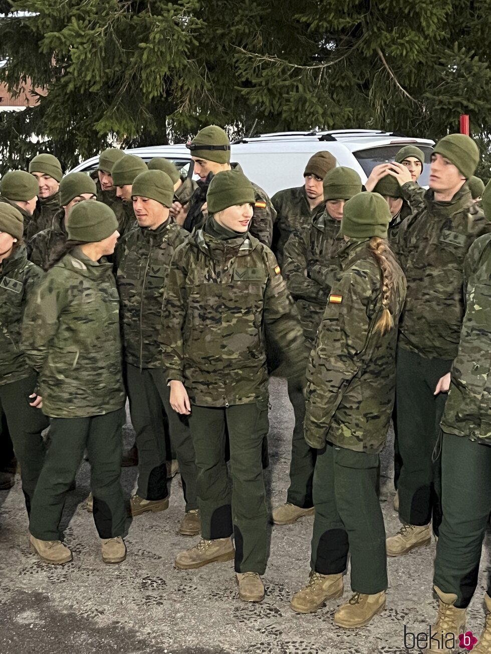 La Princesa Leonor con sus compañeros en su instrucción militar de montaña en el Pirineo Aragonés