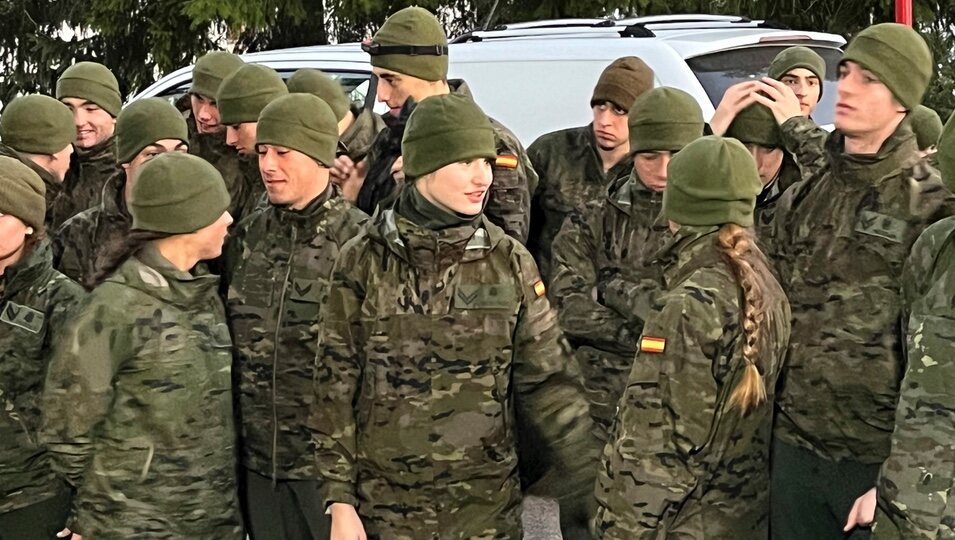 La Princesa Leonor con sus compañeros en su instrucción militar de montaña en el Pirineo Aragonés