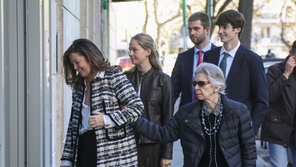 Alexia de Grecia, Irene de Grecia y los hermanos Irene, Pablo y Juan Urdangarin en la celebración del 60 cumpleaños de la Infanta Elena