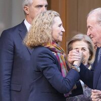 La Infanta Elena se despide de su padre el Rey Juan Carlos tras la celebración de su 60 cumpleaños