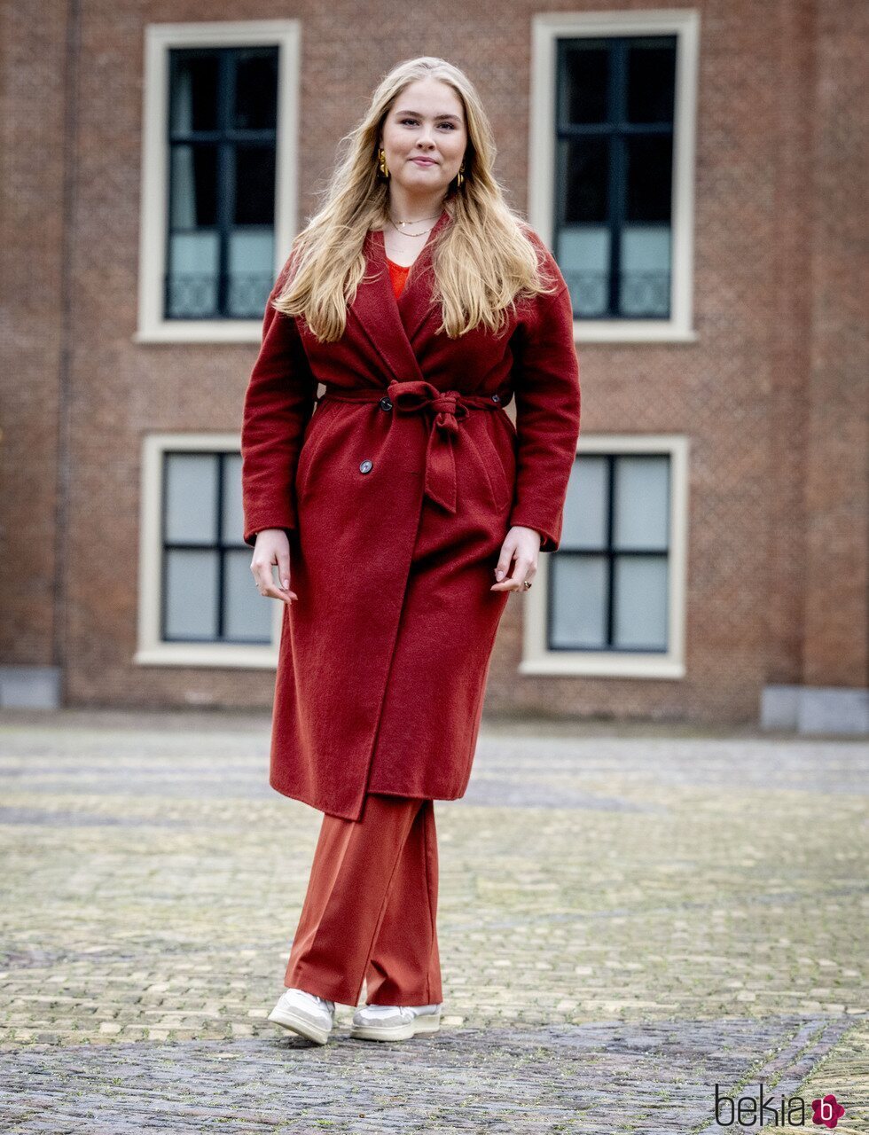 Amalia de Holanda en su posado navideño en el Palacio de Huis ten Bosch 