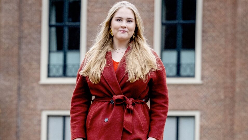 Amalia de Holanda en su posado navideño en el Palacio de Huis ten Bosch 