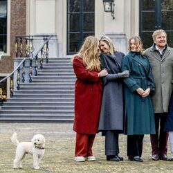 Máxima y Amalia de Holanda, muy cómplices junto a Ariane de Holanda, Guillermo Alejandro de Holanda y Alexia de Holanda en su posado navideño