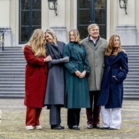 Máxima y Amalia de Holanda, muy cómplices junto a Ariane de Holanda, Guillermo Alejandro de Holanda y Alexia de Holanda en su posado navideño