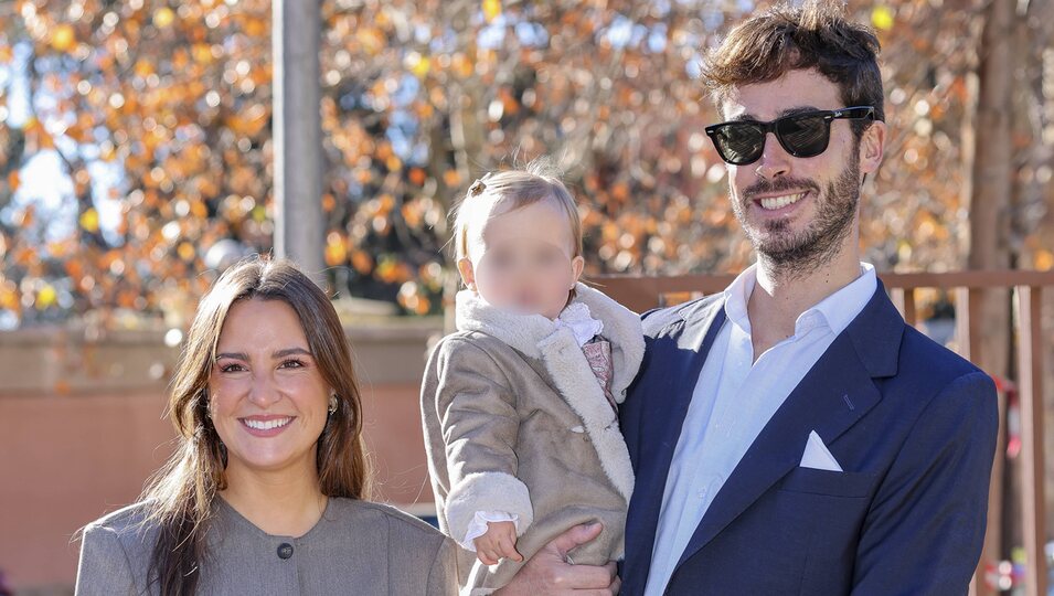 Marta Pombo y Luiz Zamalloa con su hija Matilda en el bautizo de Vega, hija de María Pombo