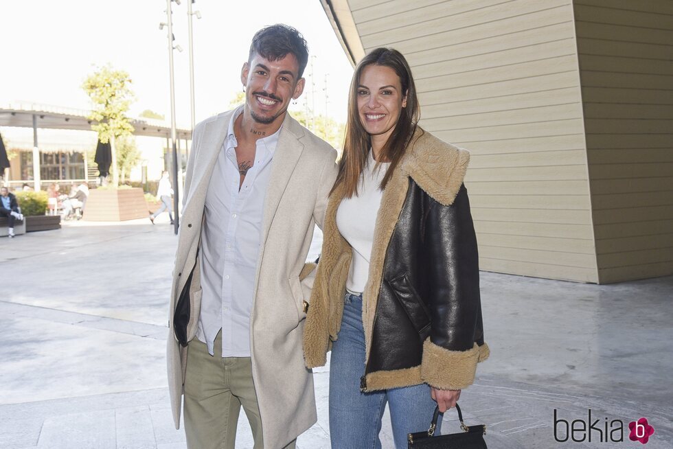 Luitingo y Jessica Bueno en la estación