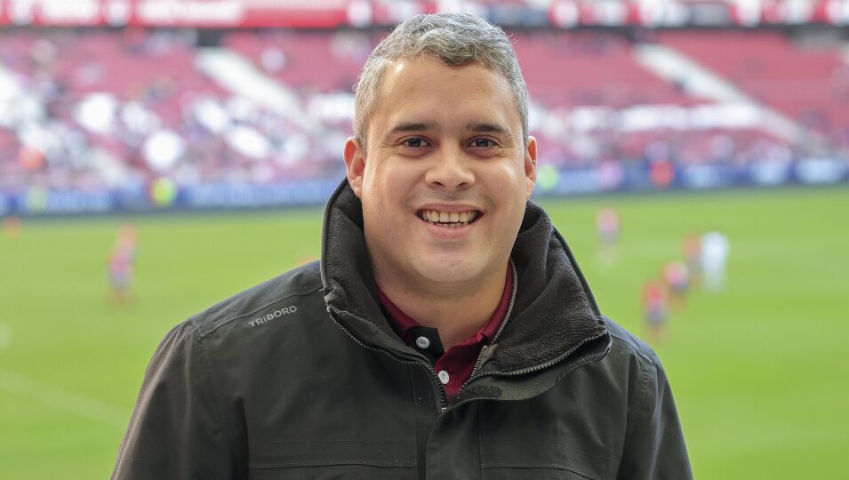 José Fernando, muy sonriente en el partido de fútbol Artistas vs Famosos