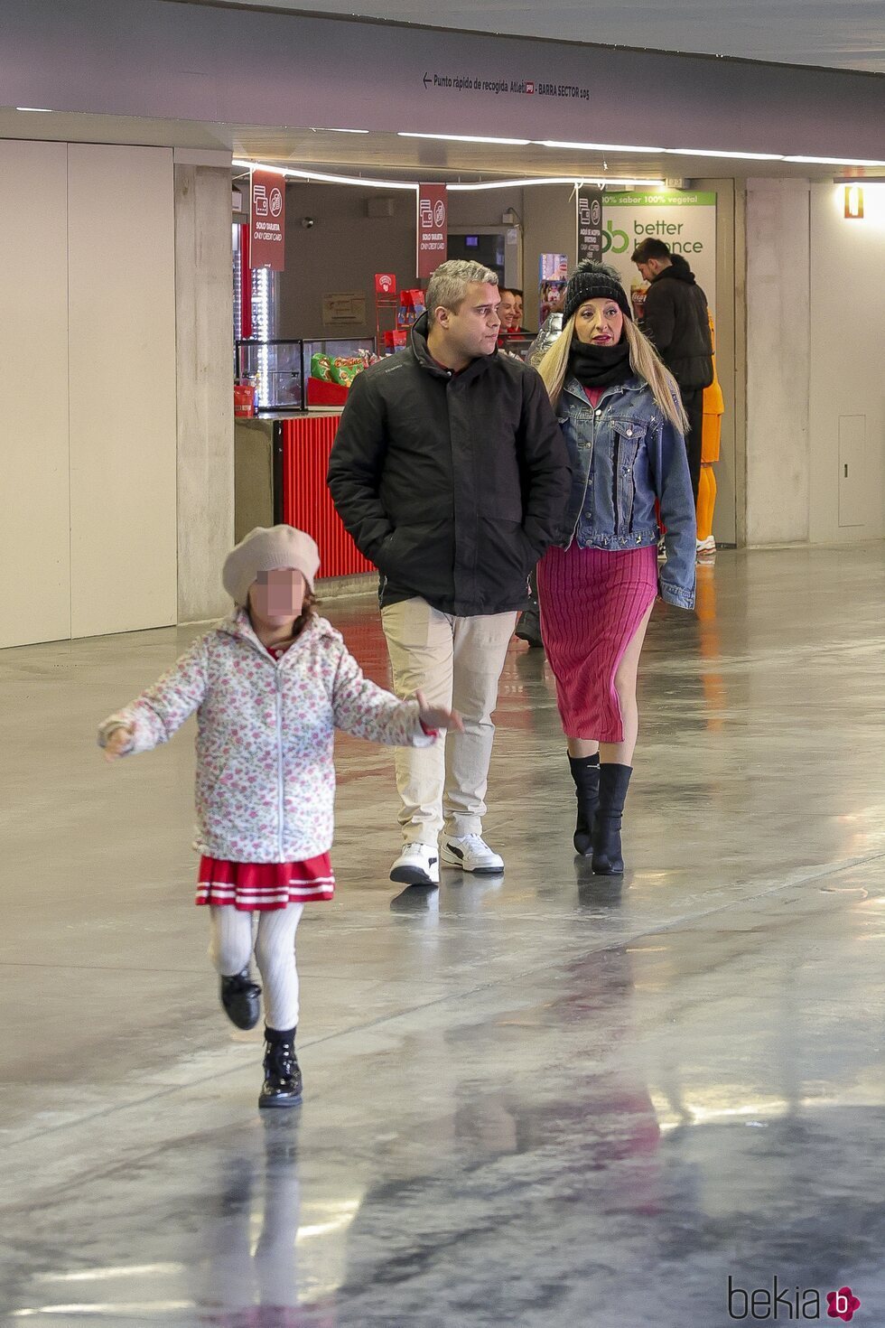 José Fernando y Michu con su hija Rocío en el partido de fútbol Artistas vs Famosos