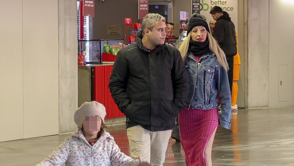 José Fernando y Michu con su hija Rocío en el partido de fútbol Artistas vs Famosos