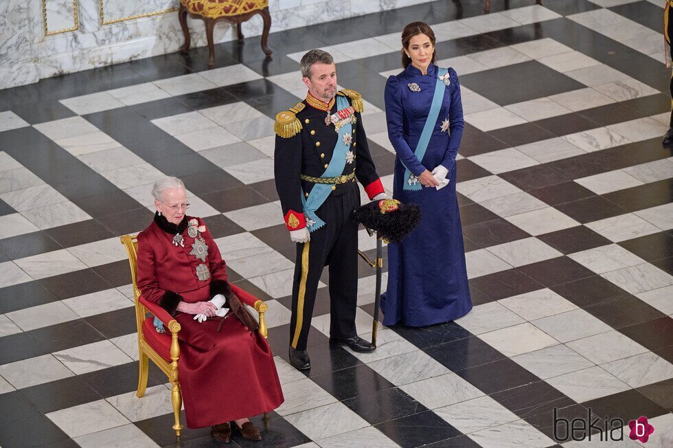 Margarita de Dinamarca y Federico y Mary de Dinamarca en la última recepción al Cuerpo Diplomático antes de la abdicación