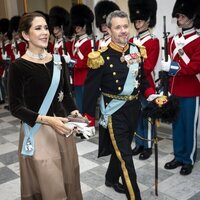 Federico de Dinamarca y Mary de Dinamarca con el collar de aguamarina que le regaló Federico de Dinamarca