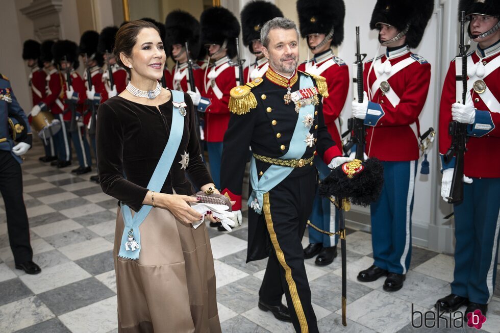 Federico de Dinamarca y Mary de Dinamarca con el collar de aguamarina que le regaló Federico de Dinamarca