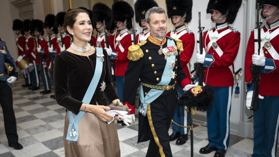 Federico de Dinamarca y Mary de Dinamarca con el collar de aguamarina que le regaló Federico de Dinamarca