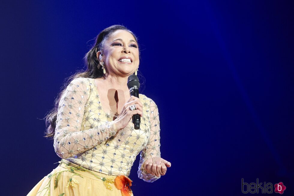 Isabel Pantoja lo da todo en el escenario en Bilbao