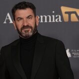 Arturo Valls en la alfombra roja de los Premios Iris 2024