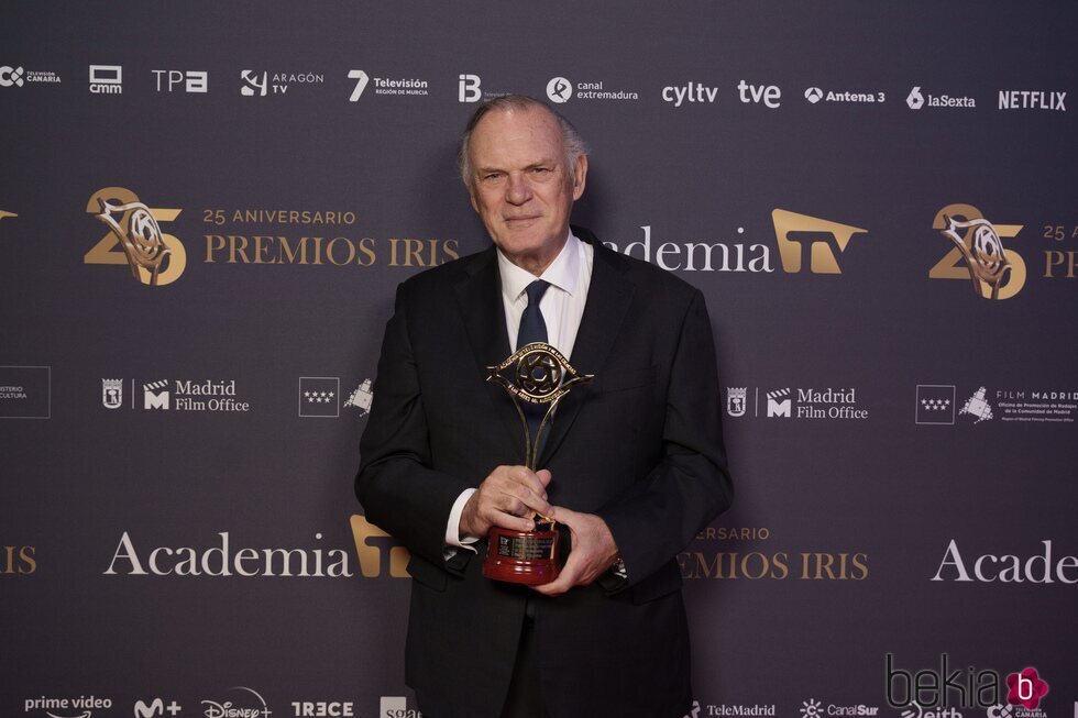 Pedro Piqueras recibe el premio Jesús Hermida a la Trayectoria en los Premios Iris 2024