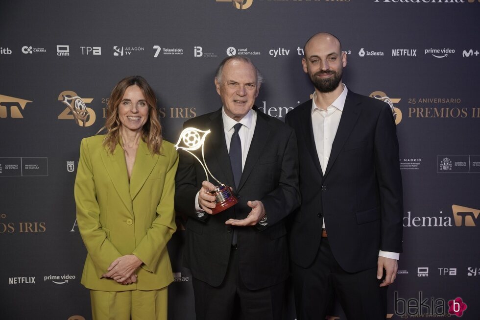 Pedro Piqueras tras recibir el premio Jesús Hermida a la Trayectoria en los Premios Iris 2024