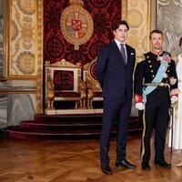 Retrato oficial de Federico X y Mary de Dinamarca con su hijo Christian tras ser proclamados Reyes