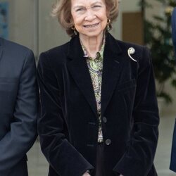 La Reina Sofía visitando un banco de alimentos en Vitoria